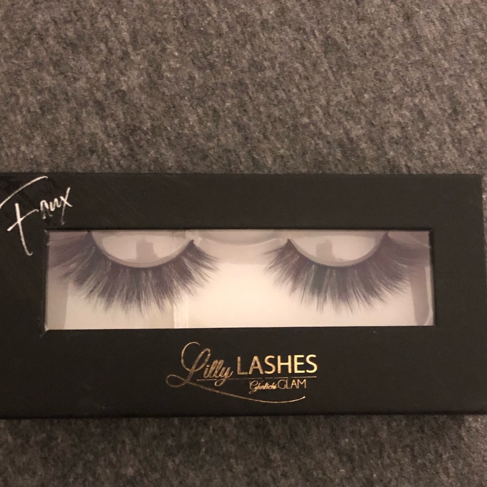 Lilly lashes Chrysan